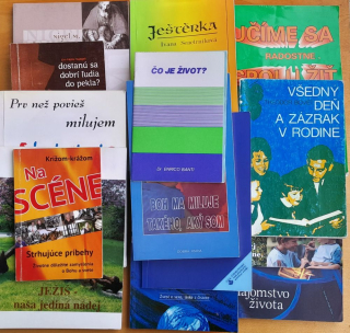 Balíček náboženských kníh pre veriacich - prevažne o téme rodiny a manželstva - vhodné ako darček.